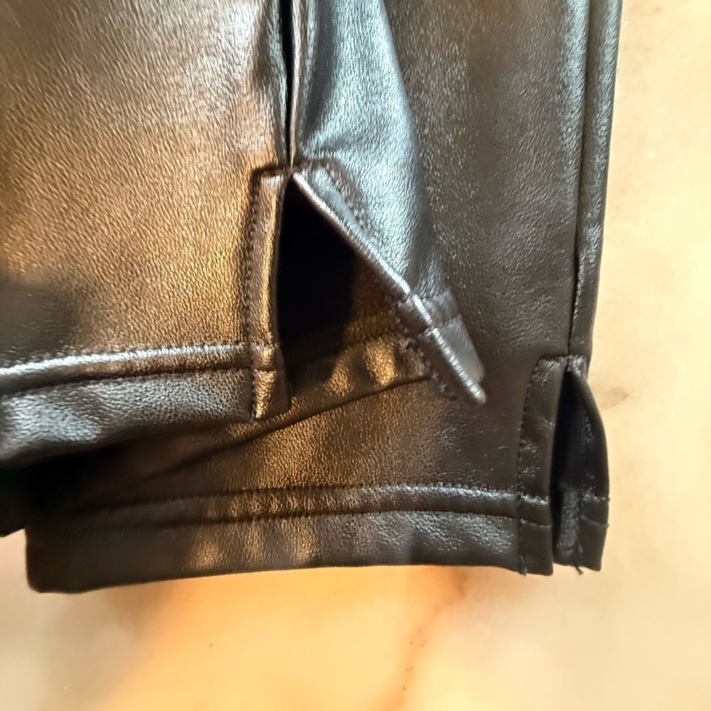 HUE women Sleek Black faux leather leggings size large - Picture 4 of 7